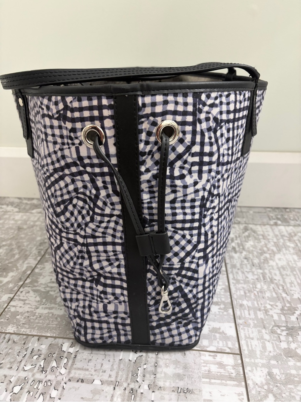 MCM Reversable Silver Monogram Tote with Black Trim - Picture 5 of 11